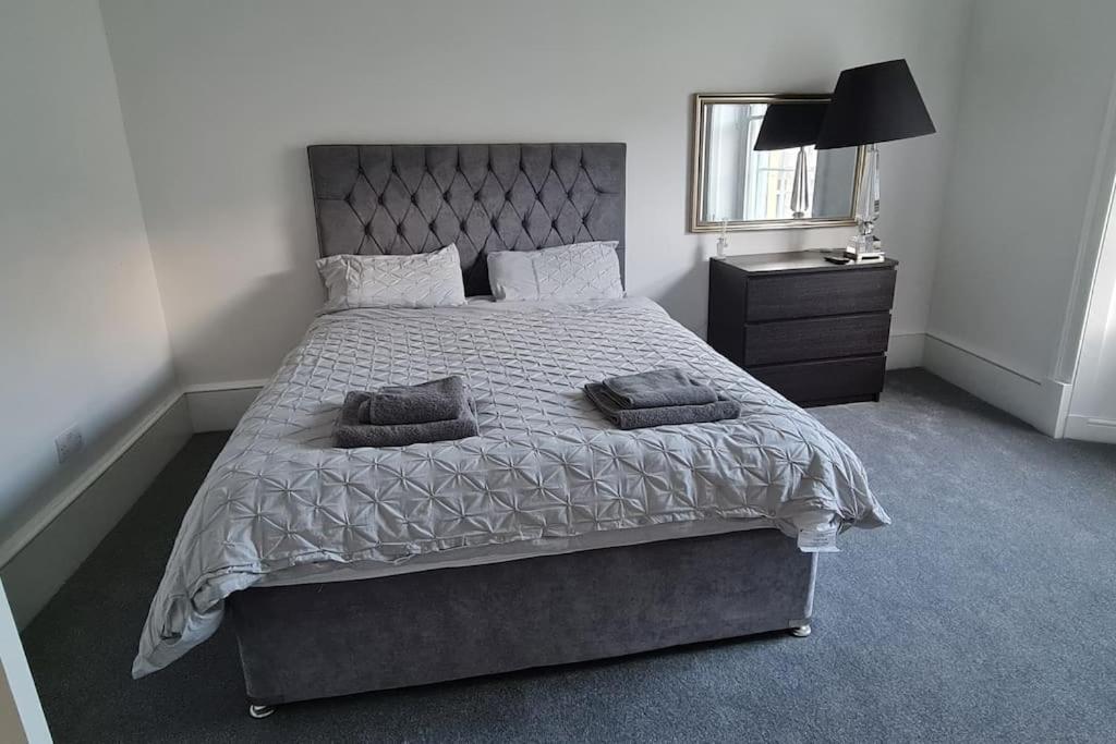 Appartamento Large 4 Bed Edimburgo Esterno foto
