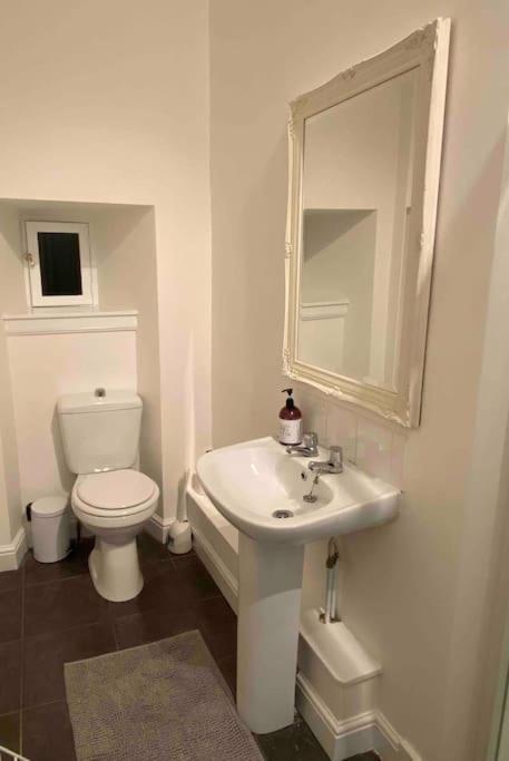 Appartamento Large 4 Bed Edimburgo Esterno foto